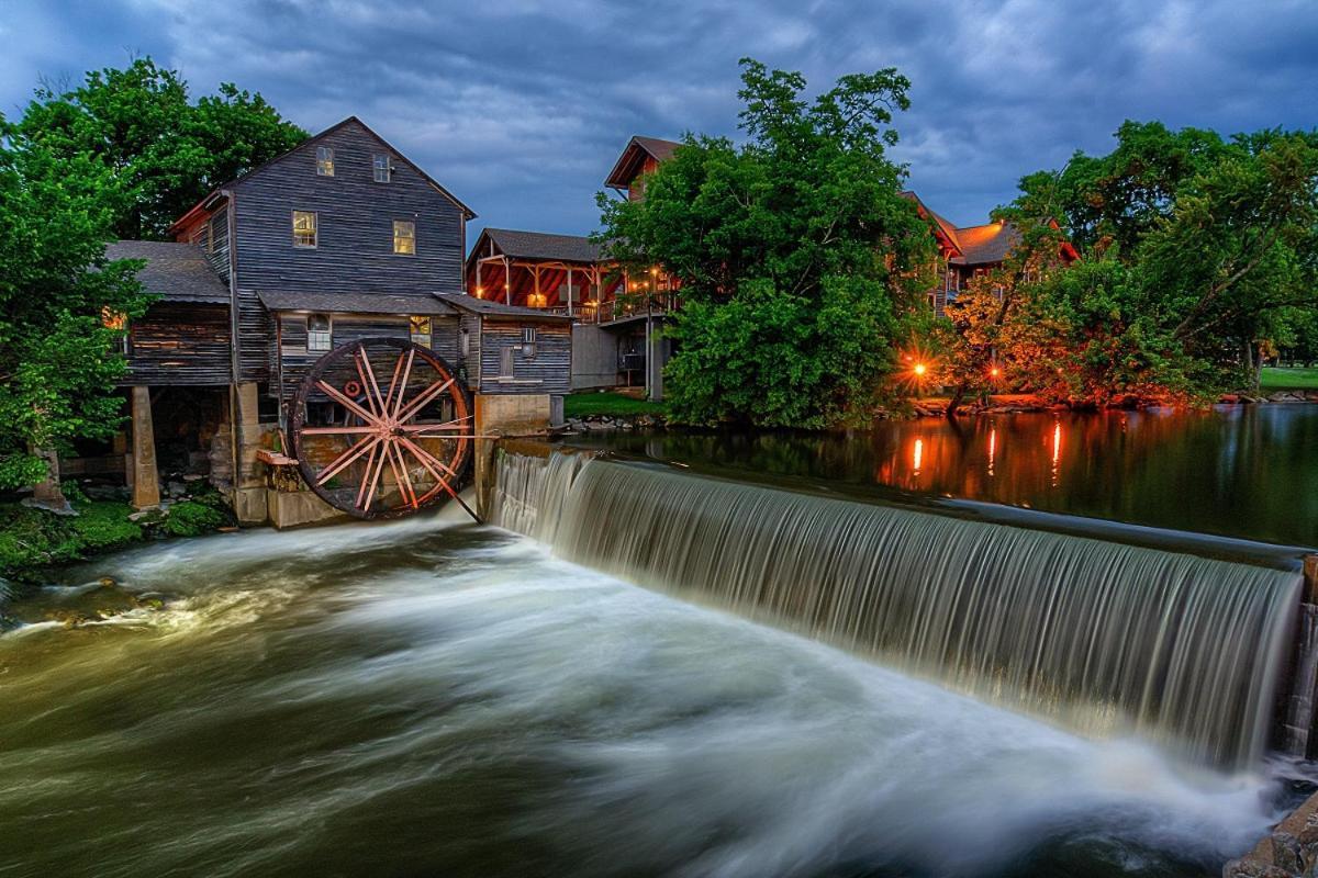 Smoky Bear Lodge With Guest House, Hot Tub, 1089 Free Tickets Each Paid Day, Dollywood And More Sevierville Eksteriør bilde
