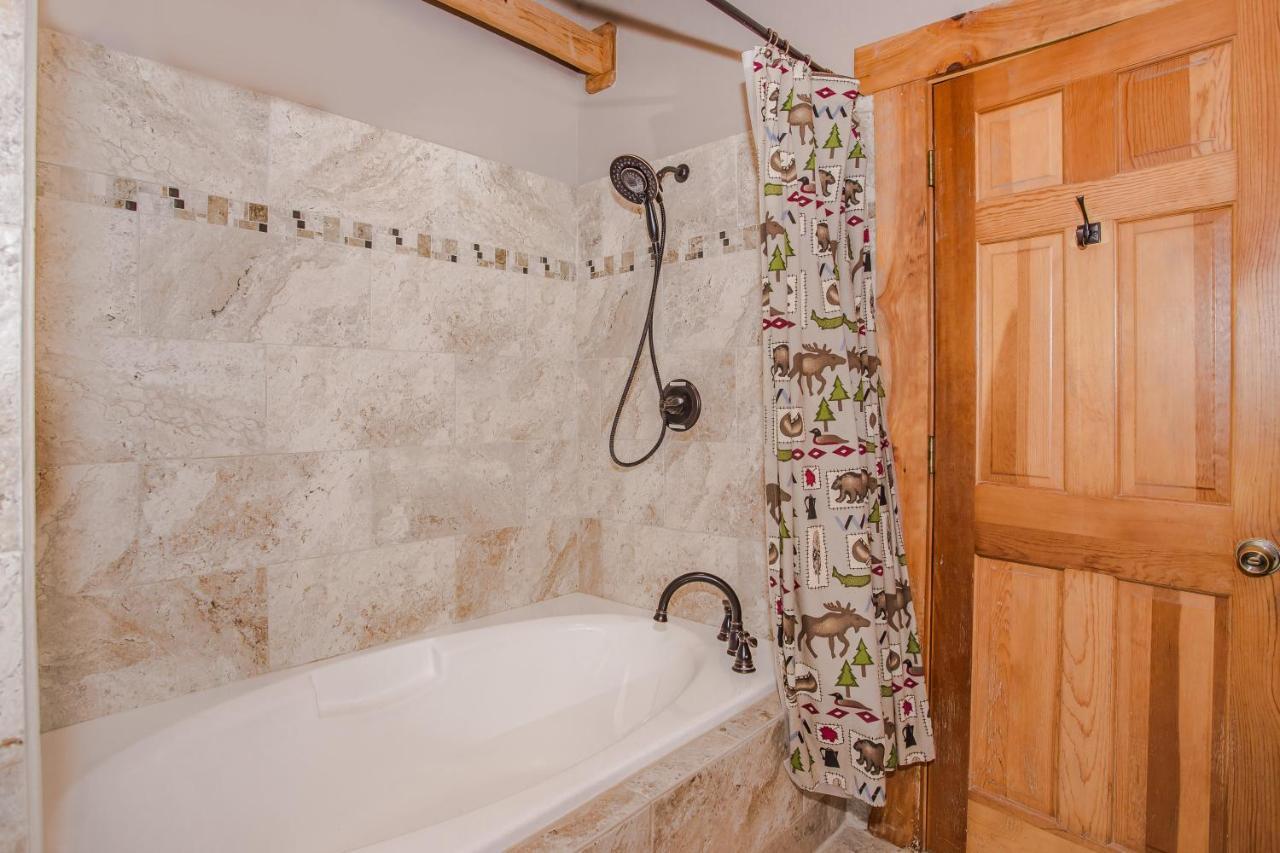 Smoky Bear Lodge With Guest House, Hot Tub, 1089 Free Tickets Each Paid Day, Dollywood And More Sevierville Eksteriør bilde