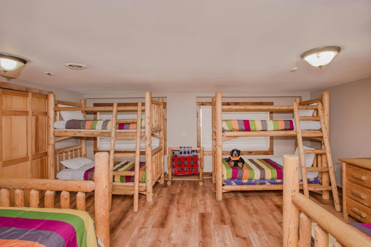 Smoky Bear Lodge With Guest House, Hot Tub, 1089 Free Tickets Each Paid Day, Dollywood And More Sevierville Eksteriør bilde