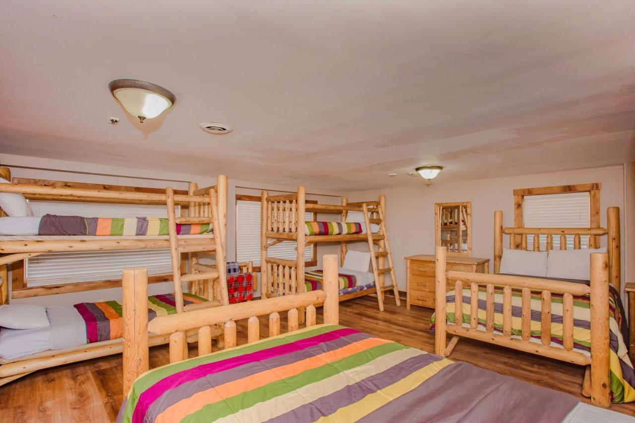 Smoky Bear Lodge With Guest House, Hot Tub, 1089 Free Tickets Each Paid Day, Dollywood And More Sevierville Eksteriør bilde