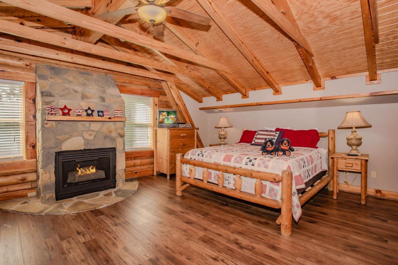 Smoky Bear Lodge With Guest House, Hot Tub, 1089 Free Tickets Each Paid Day, Dollywood And More Sevierville Eksteriør bilde